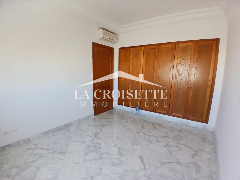 Appartement S+3 avec chambre de service à La Marsa